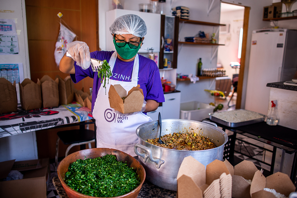 Coca-cola e Gastromotiva distribuem 20 mil refeições em Manaus e Careiro Coca-cola e Gastromotiva distribuem 20 mil refeições em Manaus e Careiro
