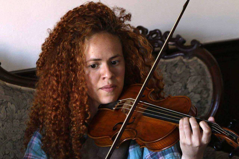 UEA recebe professora de violino UEA recebe professora de violino