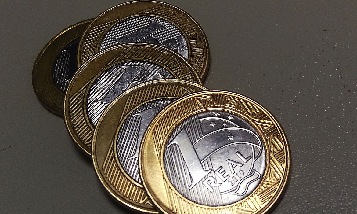 Com inflação alta, salário mínimo já perdeu R$ 62 em poder de compra em 2021