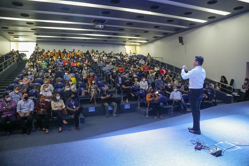 Prefeito pagará R$ 1,4 milhão a servidores da Semed vantagens salariais não honradas pela gestão anterior Prefeito pagará R$ 1,4 milhão a servidores da Semed vantagens salariais não honradas pela gestão anterior