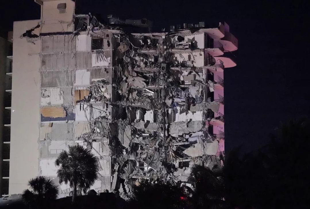 Pr&eacute;dio desmorona parcialmente em Miami Beach; veja fotos