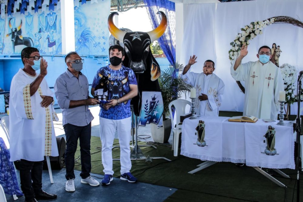 Caprichoso celebra missa de bênção e ergue pavilhão no Curral Zeca Xibelão Caprichoso celebra missa de bênção e ergue pavilhão no Curral Zeca Xibelão