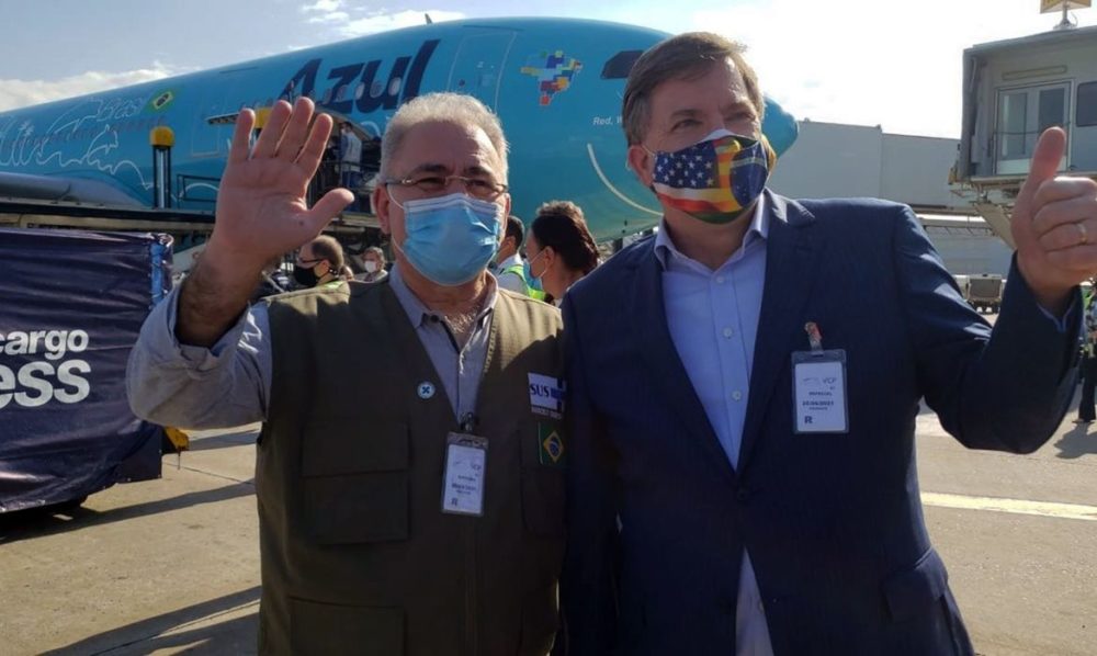Lote com 3 milhões de doses da vacina da Janssen chega ao Brasil Lote com 3 milhões de doses da vacina da Janssen chega ao Brasil
