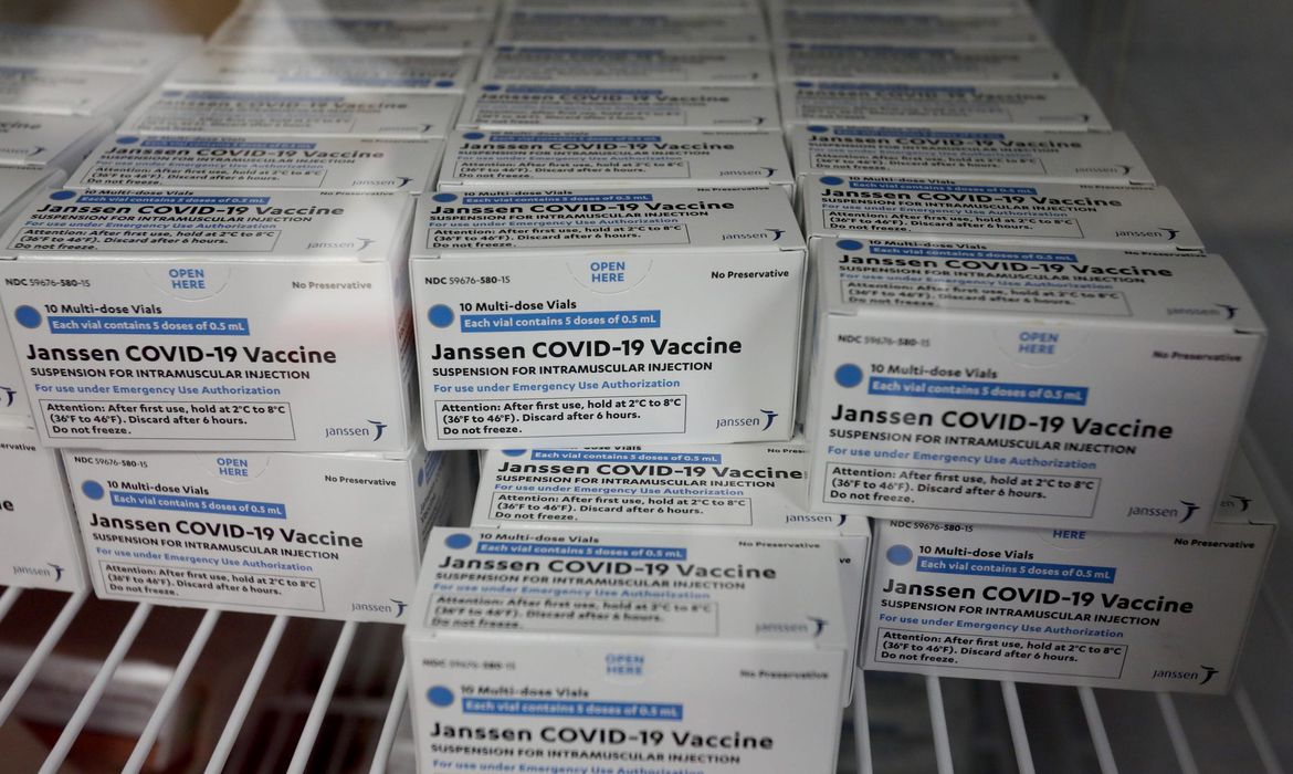 Mais 942 mil doses da vacina da Janssem chegam ao Brasil Mais 942 mil doses da vacina da Janssem chegam ao Brasil