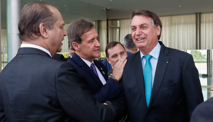 Senadores protocolam notícia-crime contra Bolsonaro; Rosa Weber será relatora Senadores protocolam notícia-crime contra Bolsonaro; Rosa Weber será relatora