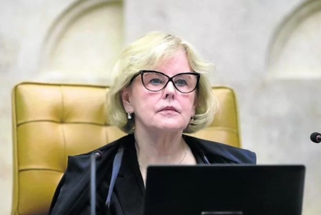 Ministra nega pedido para arquivar notícia-crime contra Bolsonaro Ministra nega pedido para arquivar notícia-crime contra Bolsonaro