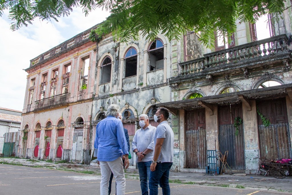 Prefeitura e TCE fazem visita técnica a setor histórico do complexo do porto Prefeitura e TCE fazem visita técnica a setor histórico do complexo do porto