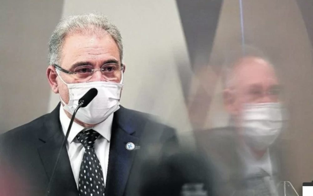 Queiroga diz n&atilde;o ter pressa para desobrigar uso de m&aacute;scaras a vacinados
