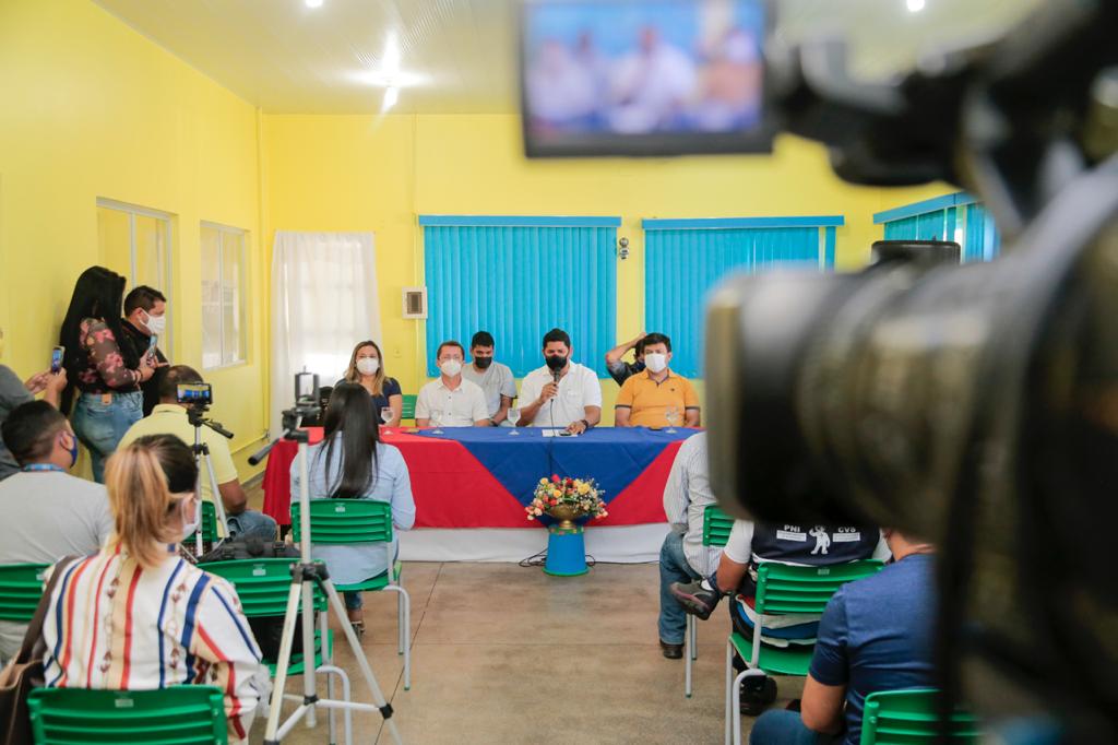 Prefeito de Parintins planeja todos vacinados na cidade, contra Covid-19, até outubro Prefeito de Parintins planeja todos vacinados na cidade, contra Covid-19, até outubro
