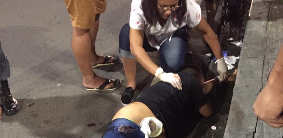 Em emboscada, traficante é executado, namorada fica ferida e um terceiro é baleado Em emboscada, traficante é executado, namorada fica ferida e um terceiro é baleado