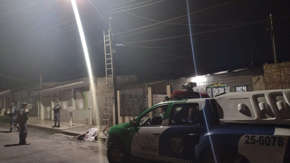 Eletricista morre ao cair de escada enquanto arrumava fiação de casa na Cidade Nova Eletricista morre ao cair de escada enquanto arrumava fiação de casa na Cidade Nova