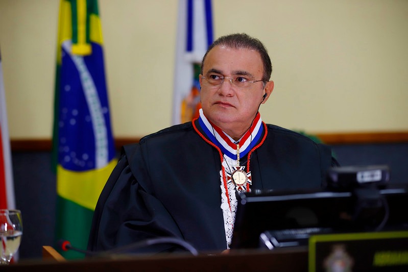 Pleno do TJAM aclama nome de desembargador Abraham Peixoto para TRE-AM