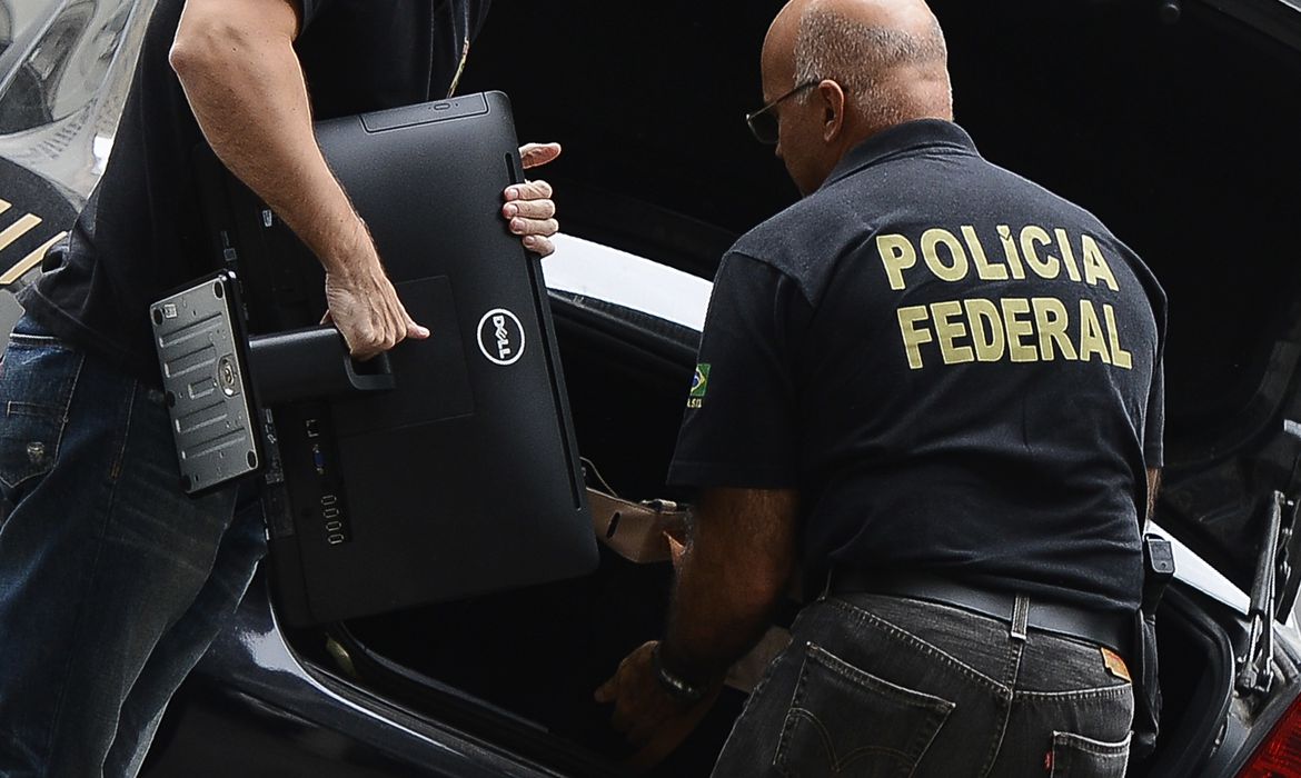 Polícia Federal combate em 3 estados venda de maconha pela internet Polícia Federal combate em 3 estados venda de maconha pela internet