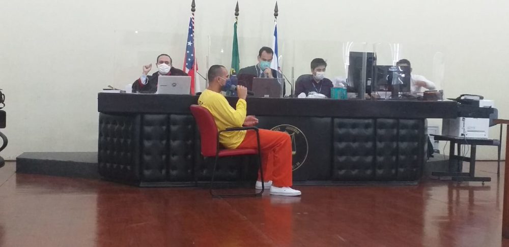 Tribunal do Júri condena pai a mais de 29 anos de prisão pelo assassinato do filho, morto a pauladas Tribunal do Júri condena pai a mais de 29 anos de prisão pelo assassinato do filho, morto a pauladas