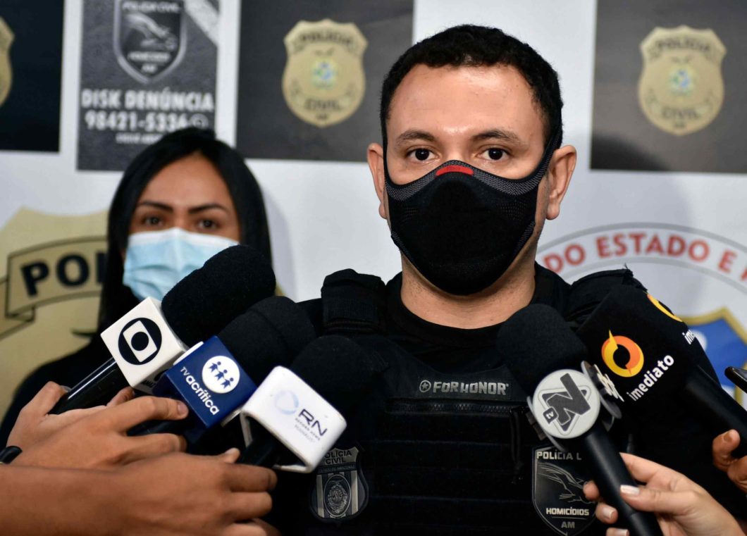 Polícia faz operação e prende autores de homicídios ocorridos em 2018, 2020 e 2021. Delegado Charles Araújo, titular da Especializada Polícia faz operação e prende autores de homicídios ocorridos em 2018, 2020 e 2021. Delegado Charles Araújo, titular da Especializada