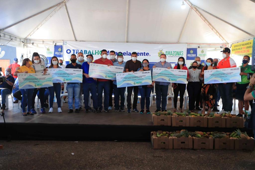 Wilson Lima entrega mais de R$ 1 milhão em recursos para associações do setor primário de Manacapuru Wilson Lima entrega mais de R$ 1 milhão em recursos para associações do setor primário de Manacapuru