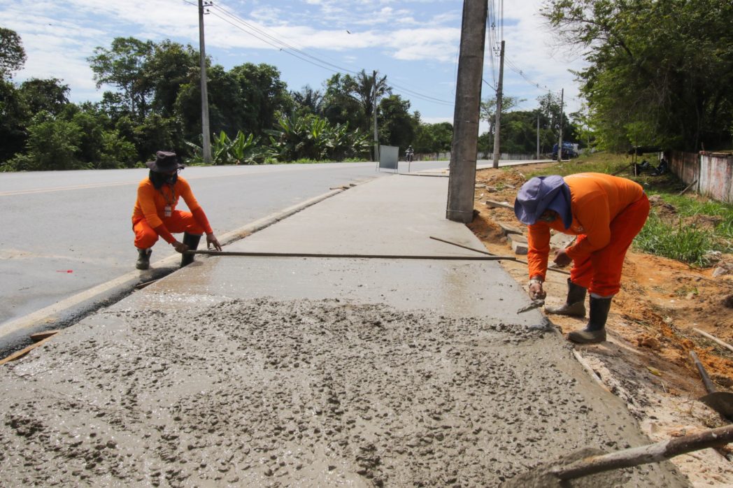 Implantação de calçadão na avenida Cosme Ferreira segue em ritmo acelerado Implantação de calçadão na avenida Cosme Ferreira segue em ritmo acelerado