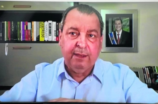 Omar Aziz volta a comparar Bolsonaro a macaco guariba Omar Aziz volta a comparar Bolsonaro a macaco guariba