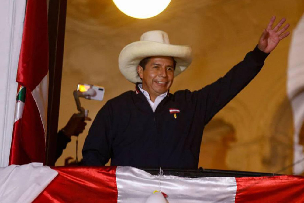 Castillo é confirmado presidente eleito do Peru após longa batalha Castillo é confirmado presidente eleito do Peru após longa batalha