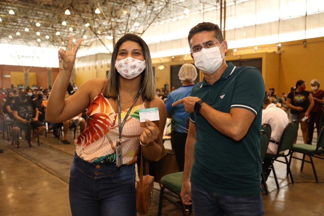 David Almeida acompanha vacinação de população a partir dos 18 anos David Almeida acompanha vacinação de população a partir dos 18 anos