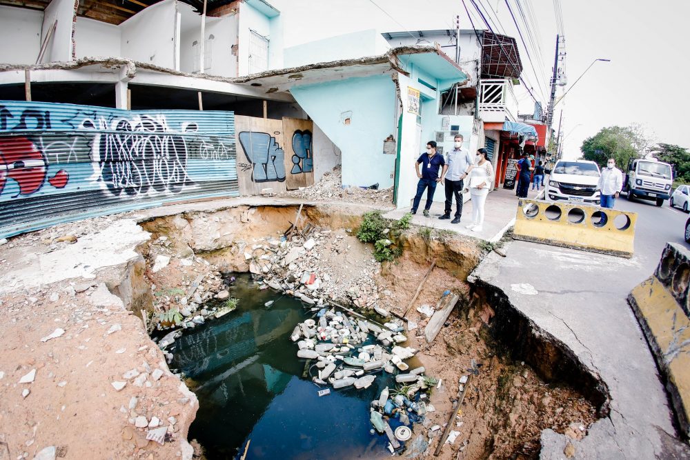 Prefeitura vai revitalizar área afetada por erosão na avenida Brasil Prefeitura vai revitalizar área afetada por erosão na avenida Brasil