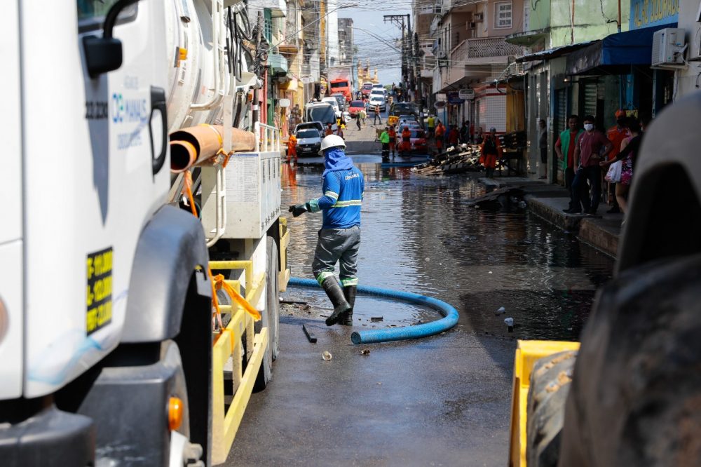 Ruas Barão de São Domingos e dos Barés passam por sanitização Ruas Barão de São Domingos e dos Barés passam por sanitização