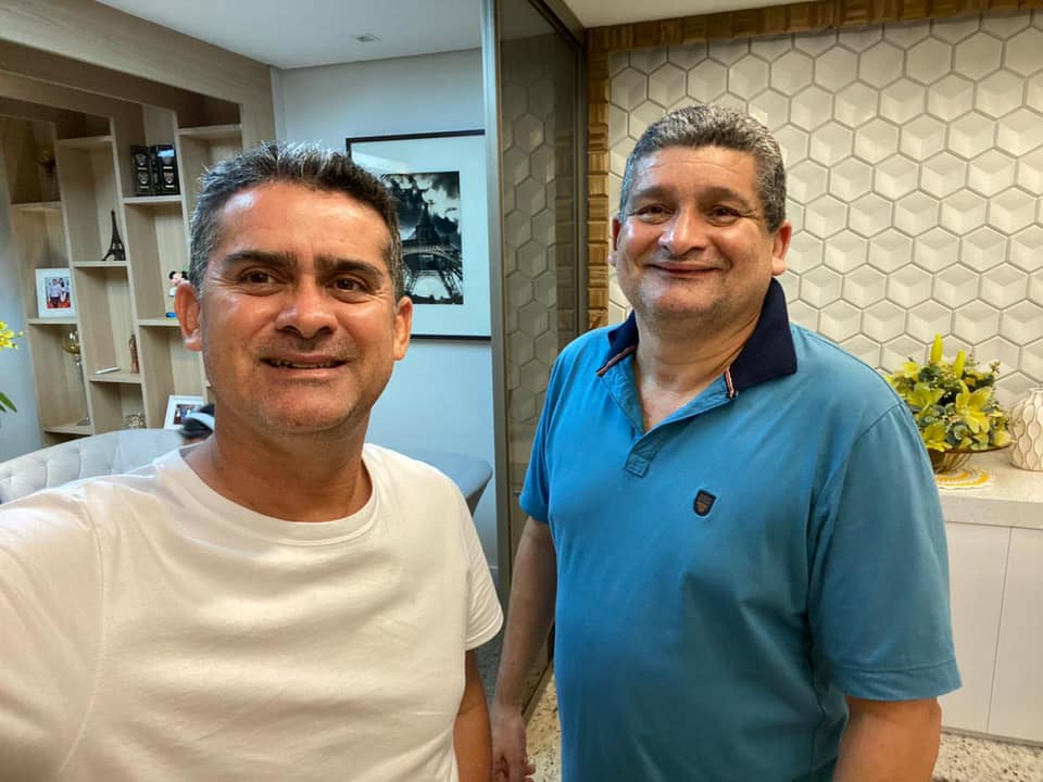 Nas redes sociais, David Almeida presta homenagem a irm&atilde;o primog&ecirc;nito