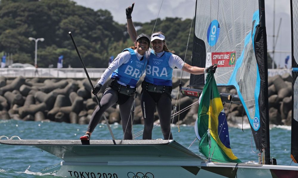 OURO: Martine Grael e Kahena Kunze são bicampeãs olímpicas na classe 49er FX