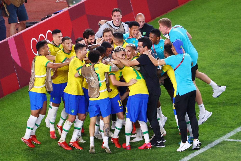 Sofrimento, vitória nos pênaltis e Brasil garante disputa do bicampeonato olímpico Sofrimento, vitória nos pênaltis e Brasil garante disputa do bicampeonato olímpico