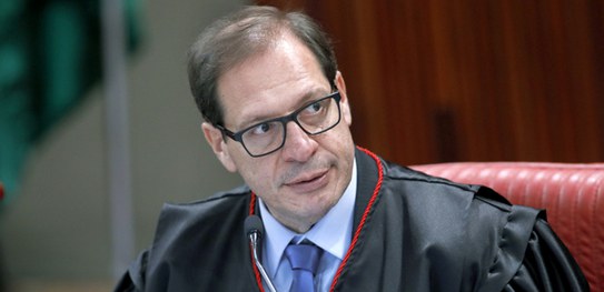 TSE pede compartilhamento de provas em inquérito sobre fake news
