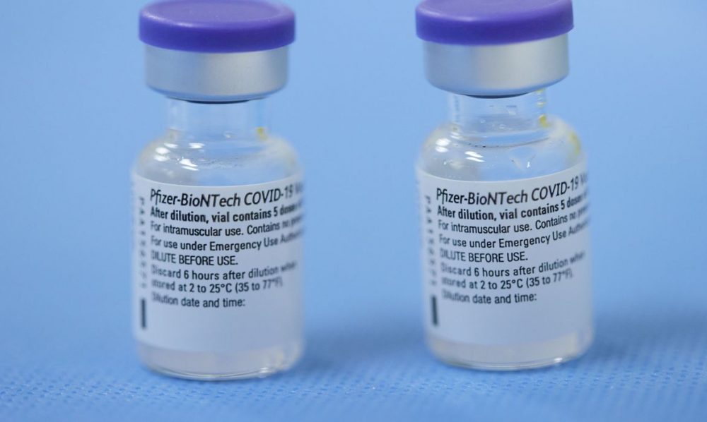 Dois aviões com vacinas da Pfizer chegam ao aeroporto de Campinas