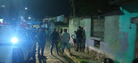 Dois homens são executados a tiros no São Jorge; um sobrevive