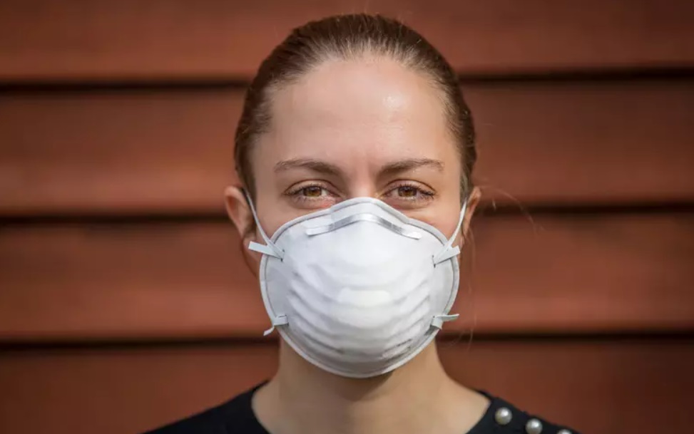 'Delta transmite muito facilmente até em ambientes abertos', diz infectologista