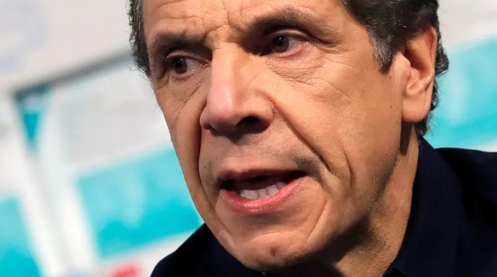 Após denúncias de assédio, governador de Nova York renuncia ao cargo