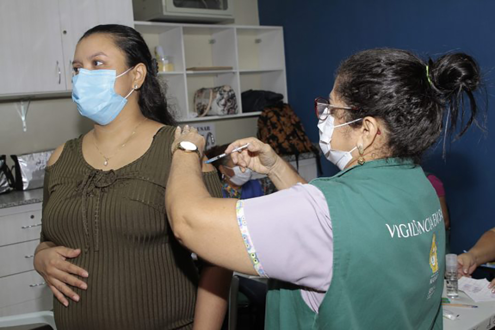 Grávidas e puérperas começam a ser vacinadas nas maternidades públicas Grávidas e puérperas começam a ser vacinadas nas maternidades públicas