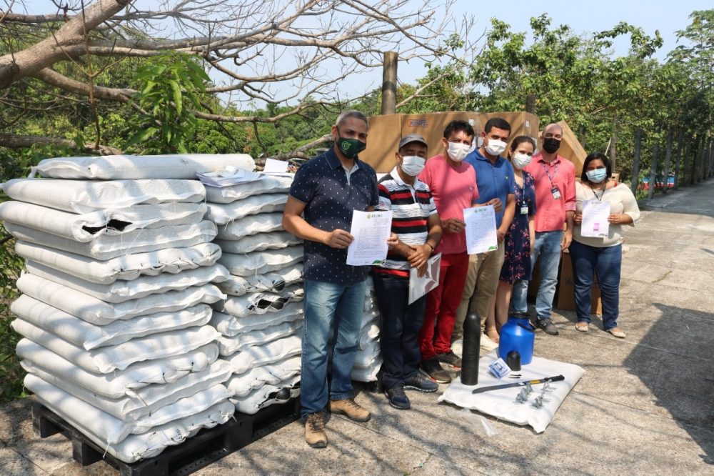 Governo finaliza entrega de 240 kits seringueiros para produtores