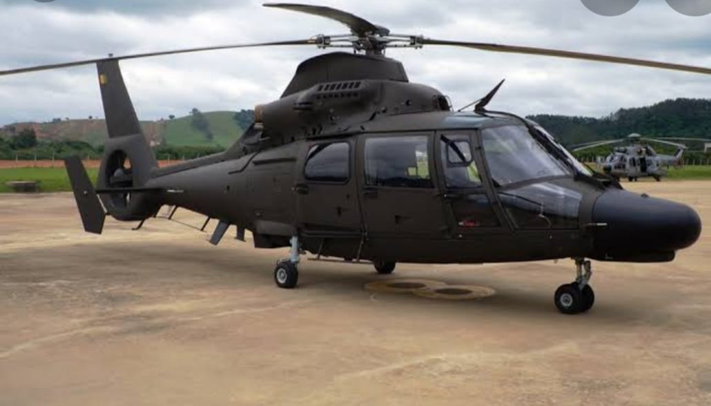 Helicóptero do Exército cai em rio no Careiro da Várzea e teria uma vítima fatal; veja vídeos
