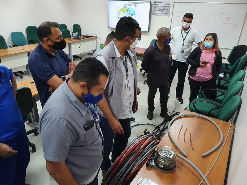Concessionárias apresentam peças de furto para sucateiros durante treinamento da Prefeitura de Manaus