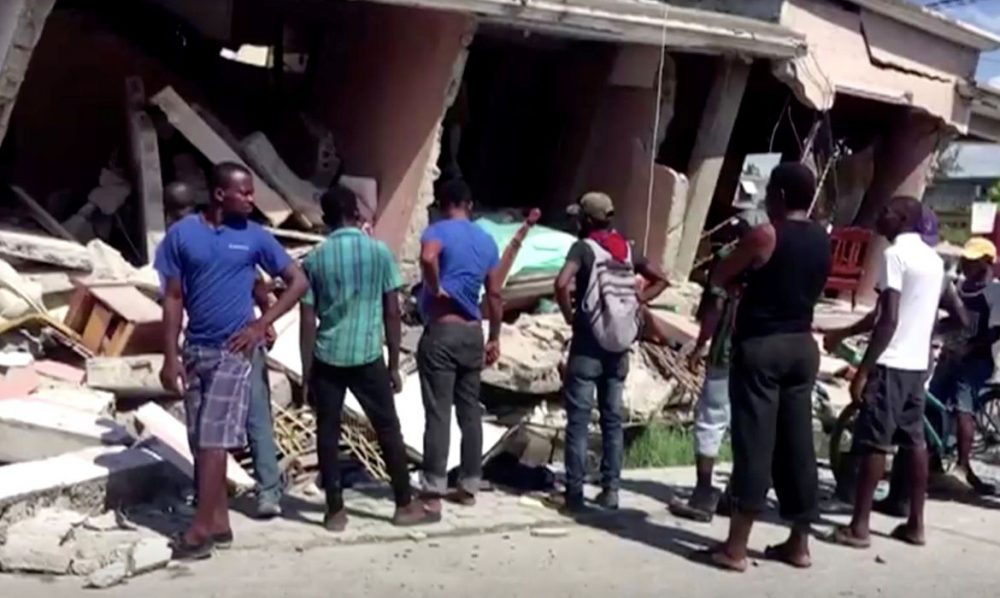Balanço de mortos no Haiti quase duplicou em 24h após violento terremoto
