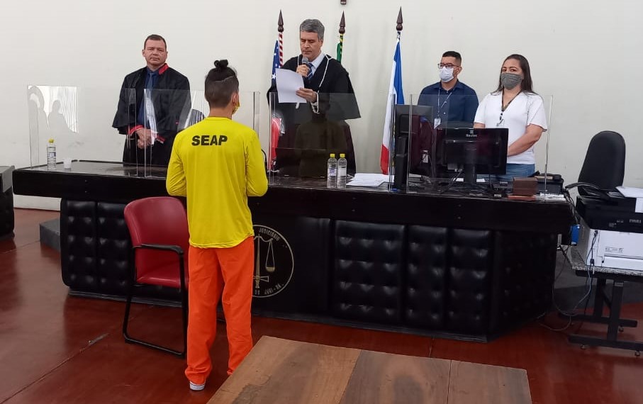 Tribunal do Júri condena a 32 anos de prisão jovem que matou idosa e sobrinho dela