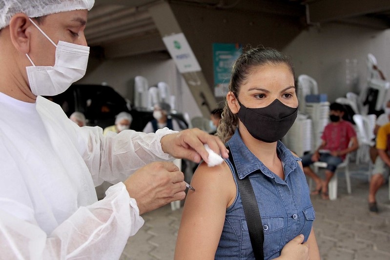 Prefeitura reforça atendimento de vacinação no Sambódromo