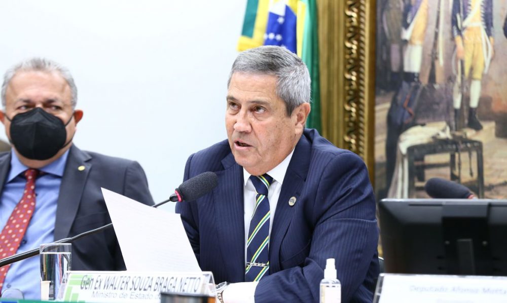 Ministro critica 'insinuações generalizadas' contra militares