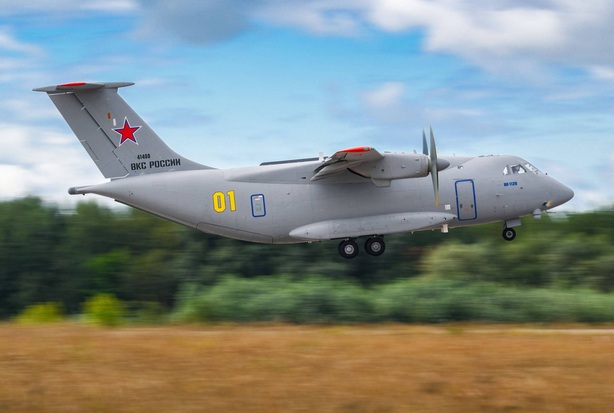 Russo: Aposta de Putin, novo avião de transporte pega fogo, cai e mata 3