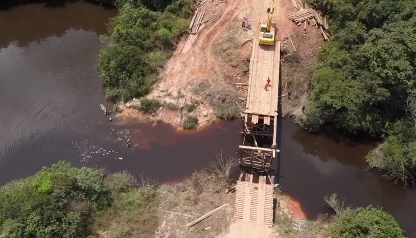 Ponte de madeira do Manezinho, na BR-319, é recuperada. Veja vídeos