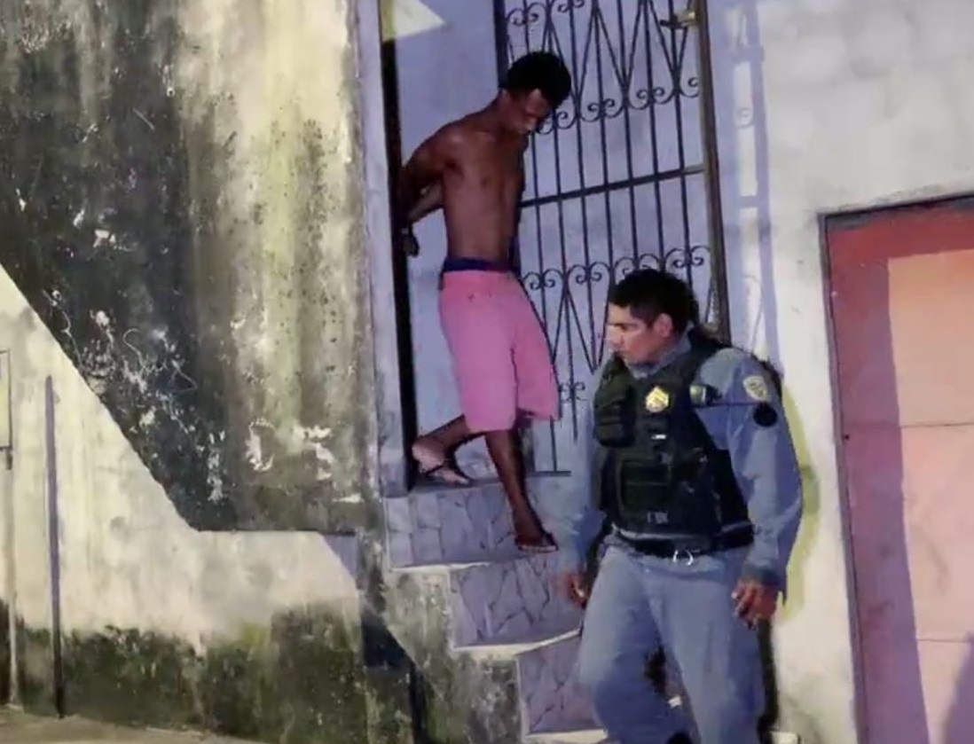 Acionada para atender suspeita de estupro, polícia prende homem espancando filho de 4 anos