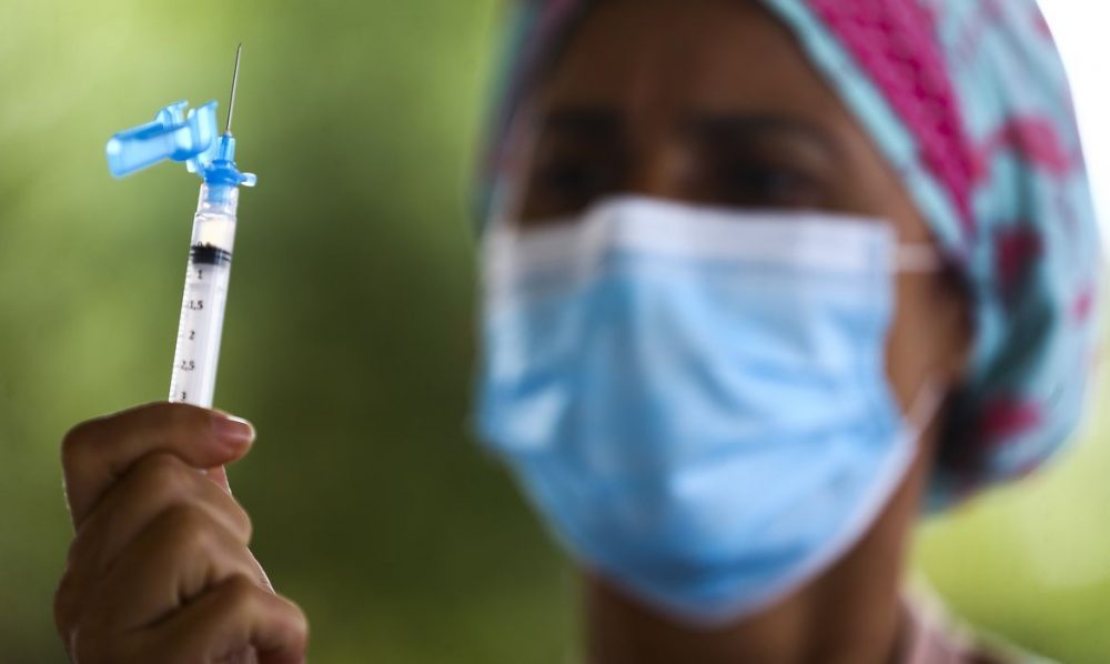 Proteção de vacinas contra Covid diminui após 6 meses, mostra estudo