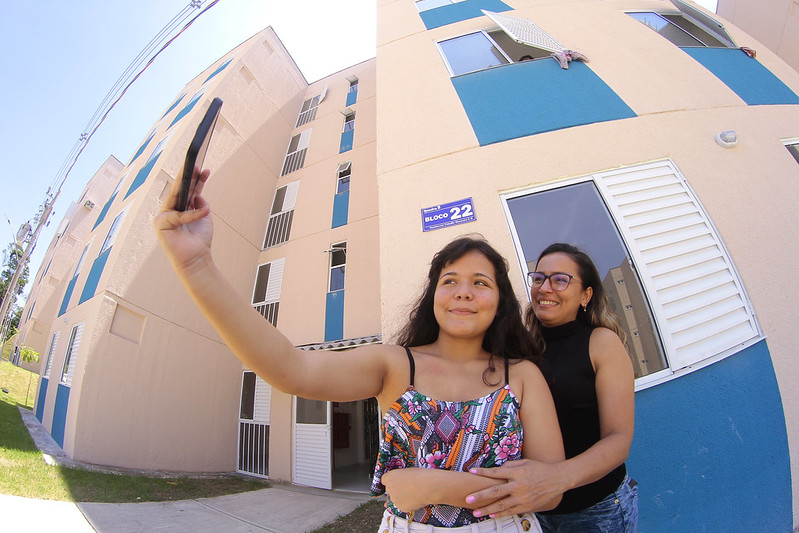 Dona de casa deixa aluguel, realiza sonho da moradia própria no Residencial Manauara 2 e destaca celeridade da prefeitura