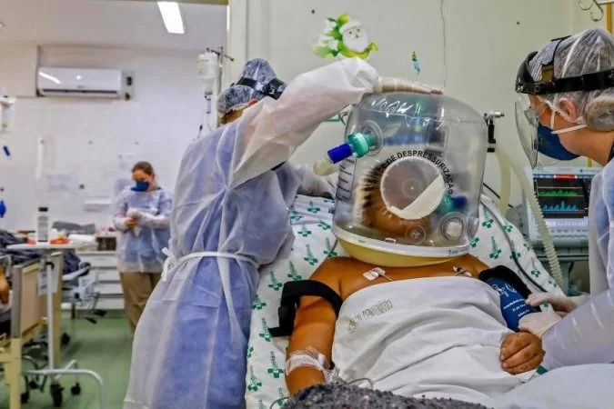 Covid-19: quase metade dos pacientes apresenta sequelas após um ano da internação