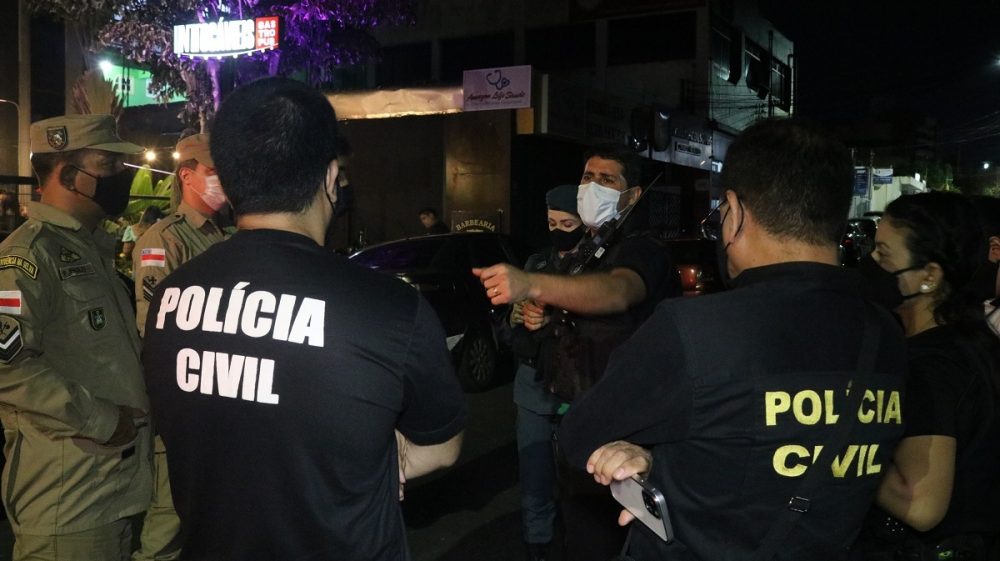 Festas clandestinas com mais de mil pessoas aglomeradas são fechadas na capital