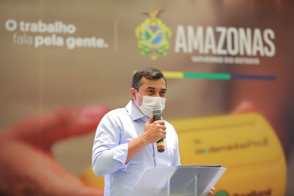 Idosos acima de 70 anos vão receber dose de reforço da Pfizer, diz Governo